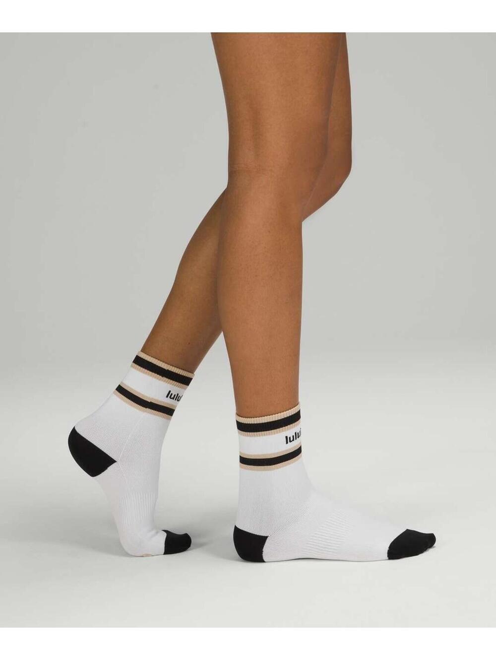Lululemon Tale to Tell Mid Crew Sock M/L 2 Pack — Black / White / Cafe Au Lait - Picture 4 of 8